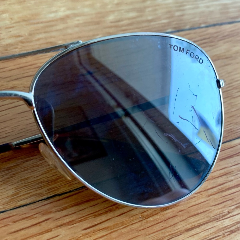 Tom Ford Aviator Sunglasses with Gucci Case - Picture 3 of 13